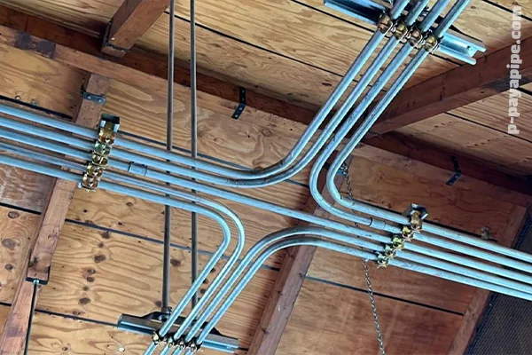 مشکل نبود لوله برق